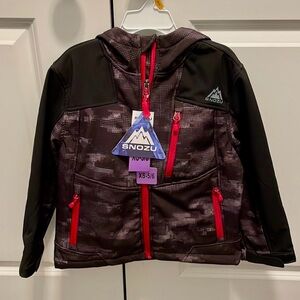 NWT Snozu Boys soft shell Black
dot camo Jacket
Size: XS (Boy)s  XS (5-6)
Kids